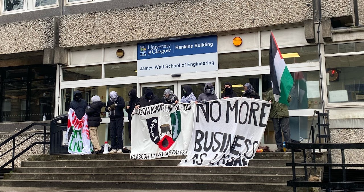 Students block Engineering building in divestment protest