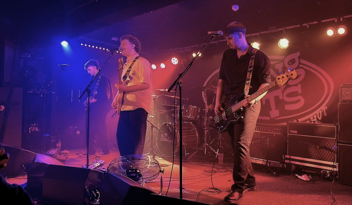 GIG REVIEW: MIXED SIGNALS AT KING TUT’S WAH WAH HUT